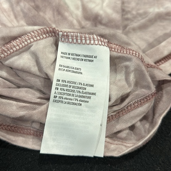 American Eagle Tie Dye V-Neck Top - Picture 5 of 5